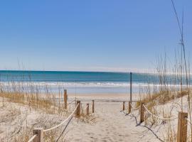 Ocean-View Apt in Emerald Isle - Walk to Beaches!，翡翠島的住宿空間