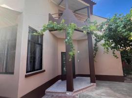 Casa Amigable y Confortable, cottage a Yacuiba