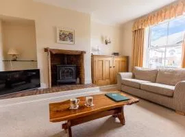 FIR TREE COTTAGE - Cosy 3 Bed Cottage in Penrhyn Bay with Beautiful Sea Views and Access to Snowdonia
