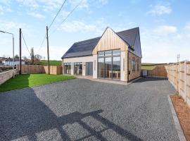 Cedar Lodge, holiday home in Mansfield Woodhouse