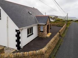 Our Cosy Wee Nest in Irelands North West, hotel in Glencolumbkille