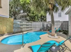 Splash Inn Upper Unit. Heated Pool walk to beach!