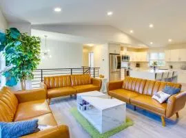 Modern Woodinville Home with Hot Tub and Sauna!