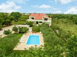 Six-Bedroom Holiday Home In Sv Filip I Jakov