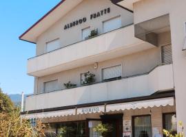 Albergo Ristorante Fratte: Fregona'da bir otoparklı otel