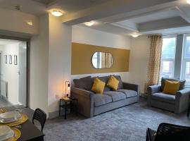 Westminster-3 Bdrm 1 EnSuite Fab for contractors 2-5 Bath Free Parking Wi-Fi, hotel in Gateshead