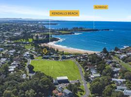 Beach House Kendalls - Stay 3 PAY FOR 2 Nights, pet-friendly hotel in Kiama