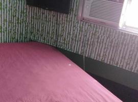 Quickshape/Quickshield Homestay, habitación en casa particular en Naga
