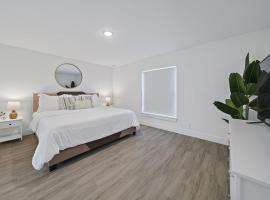 Brand New House! 10 Minutes To The Beach!, hotell i West Palm Beach