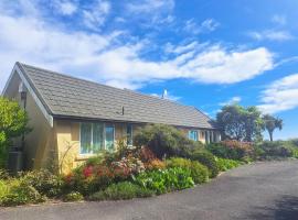 Golden Hills Farm Cottage with Swimming Pool, hotell sihtkohas Nelson