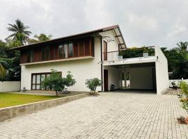 Lake Round Luxury House, hotel i Kurunegala