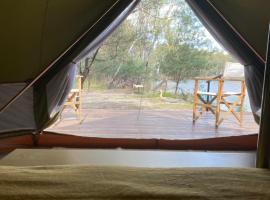 Tocumwal Chocolate School Glamping، فندق في توكوموال