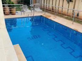Villa moderne, piscine privée, 5 minutes du centre