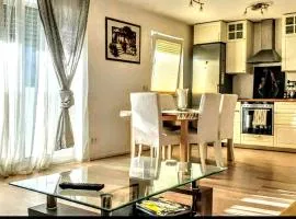 Bright 2-BedRm 2-BathRm, by ICM Exhibition Center, direct Metro-SBahn or drive 15 min to City Center, free Parking, Balcony