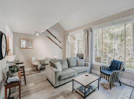 45SW-Fireplace-Dishwasher-Washer Dryer-Sleeps 4 condo, Hotel in Glacier