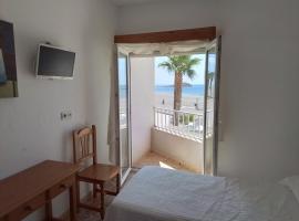 Pensión sol y playa, hotel em Carboneras