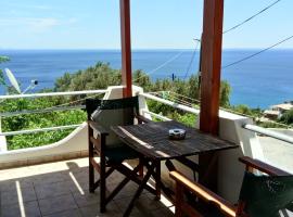 zacharoularooms3, Bed & Breakfast in Mangan&iacute;tis