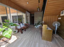 OYO 1063 Manuela's Suites: Puerto Princesa City şehrinde bir otel