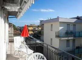 Trilocale a 50mt dal mare di Marcelli - M125