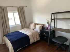 Quiet cozy room, quarto em acomodação popular em Kitchener