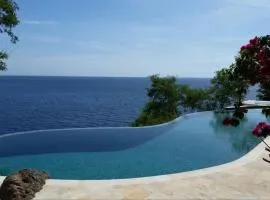 Private Deluxe Villa 20 m Infinitypool Ocean Front