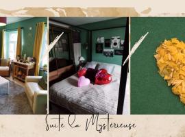 Maison d hôtes Les Notes Endormies " Suite La Mystérieuse", hotel u gradu 'Berzée'