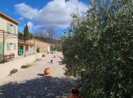 Le Clos Renaissance, hotel v destinaci Oppède