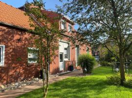 Ferienhaus Kleine Auszeit 25510, hotel en Weener
