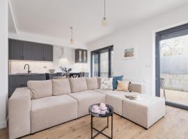 Apartment in Krakow with parking and balcony by Renters, διαμέρισμα σε Modlnica