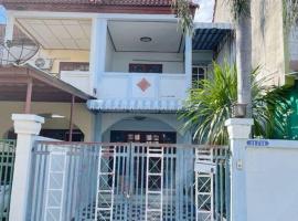 Bang Saen House: Friends/Family., pet-friendly hotel in Ban Thai Don (1)