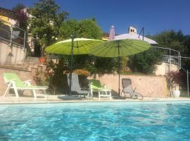 Studio chez Charles et Marie, indépendant de la maison, accès piscine, très calme,, hotel i Roquefort Les Pins