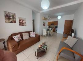Sunny 2 Bedroom Larnaca Center, khách sạn gần American Academy, Larnaka