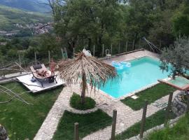 Iperico, casa montagna, camino e piscina condivisa – apartament w mieście Forlì del Sannio