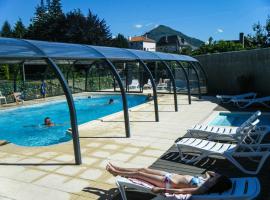 CAMPING PLEIN SOLEIL, hotel with pools in Lourdes