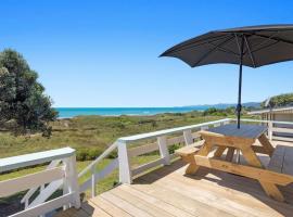 Beach Bach on the Dune Trails, villa in Tirohanga