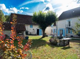 Le Moulin Bleu, hotel with parking in Seigy