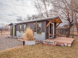 New Rabbitbrush Hideaway Studio Trails Steps Away, apartmen di Grand Junction