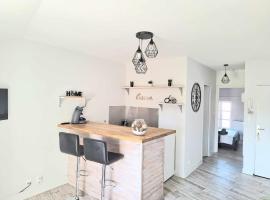 Appartement F2 centre-ville ISSOIRE avec jolie vue, budgethotel i Issoire