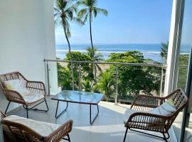 Amazing New Beach Front Condo, hotel v mestu Esterillos Este