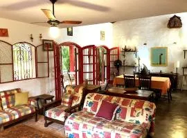 Casa com muito lazer a 100m da Praia de Guaeca SP