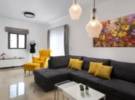 Luxurious and modern house near town and beach