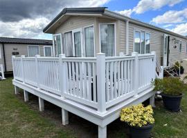 Sea Shore Chalet - Rockley Park, hotell i Lytchett Minster