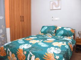 RESIDENCE C9: Lomé şehrinde bir otoparklı otel