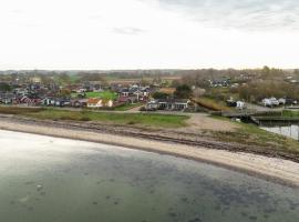 Cozy Home In Brenderup Fyn With Kitchen, hotel Vedelshave városában