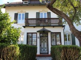 Villa Waldfrieden - Ferienwohnungen und -Haus, hôtel à Kochel am See près de : Mont Jochberg