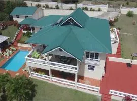 Beautiful 5-bed villa with views and pool - Decaj villa
