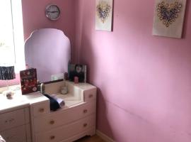 Room in town centre, B&B in Saint Helens