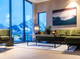 New luxury cabin near Henningsvær Lofoten, hotel with parking in Kleppstad