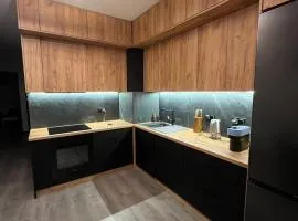 WORKATION Centre Airport Boutique Designer Bath, 3-4 days best offer, Kitchen, Balkony, Aircon