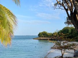 CosyLife Sainte-Rose - Villa calme avec vue Sofaïa à 3km de la plage, smeštaj sa kuhinjom u gradu Sent Roz